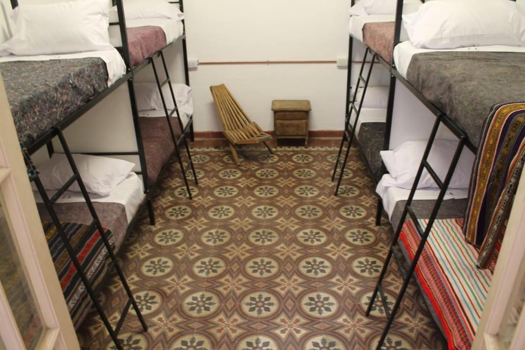Casa Artigas Hostel コルドバ エクステリア 写真